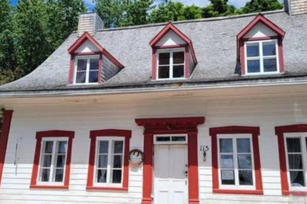 Om Chalet 1 Avec Spa Face Au Fleuve Saint-Jean Екстериор снимка